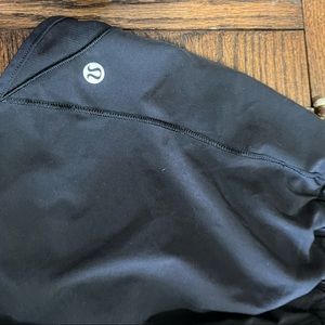 Lululemon Hotty Hot 4inch size 4